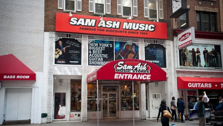 Sam Ash vs Guitar Center – Which One's Better Overall?