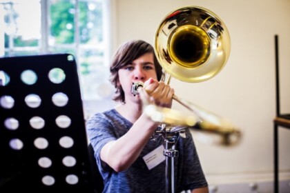 11 One-Handed Instruments – Play with One Hand!