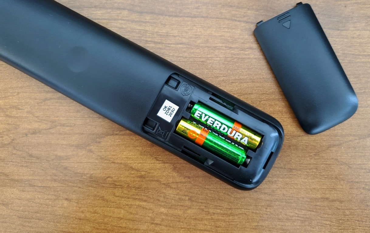 Samsung TV Remote Flashing Red? Reasons & Quickest Fixes!