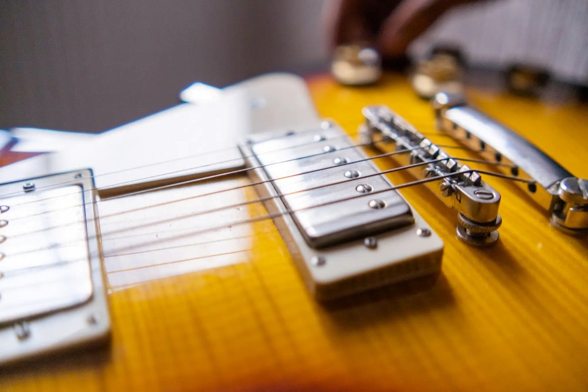 Alnico 2 vs 5 + (A Brief Comparison with Alnico 3 & 4)