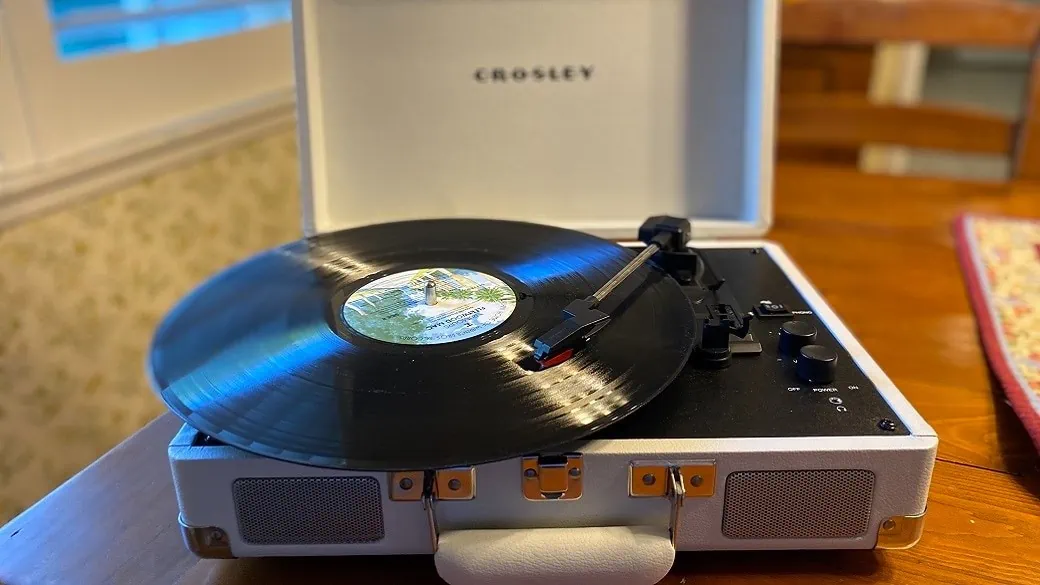 Victrola / Crosley Record Player Not Turning On? (Fixes!)