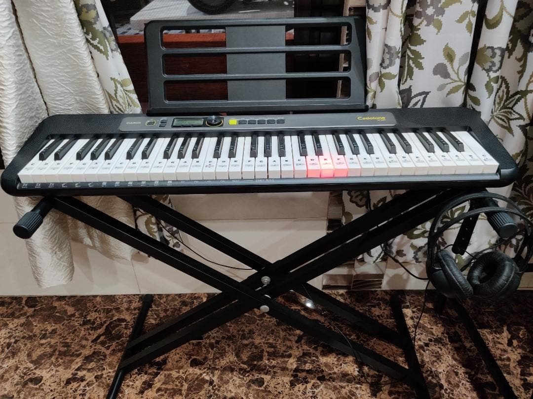 4 Best Keyboards with Light Up Keys Radiant Pianos!