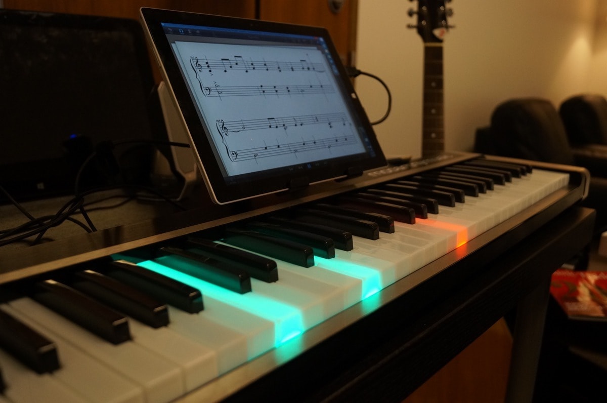 4 Best Keyboards with Light Up Keys Radiant Pianos!