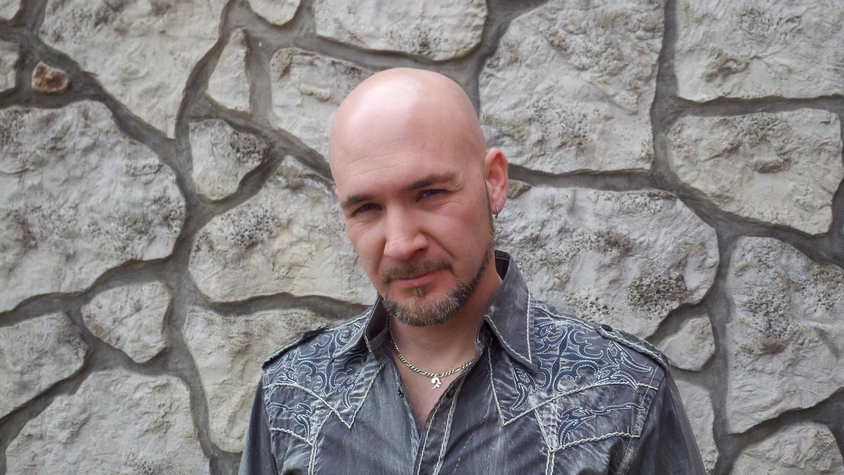 9 Singers With the Highest Vocal Range Octave Wizards!