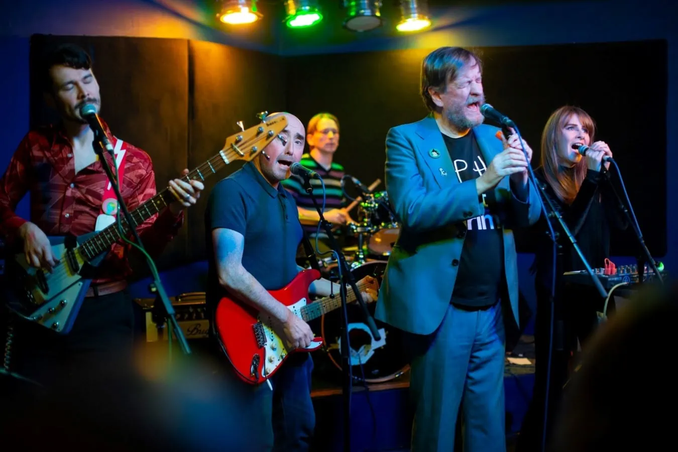 3 Reasons Why British Singers Sound American When They Sing