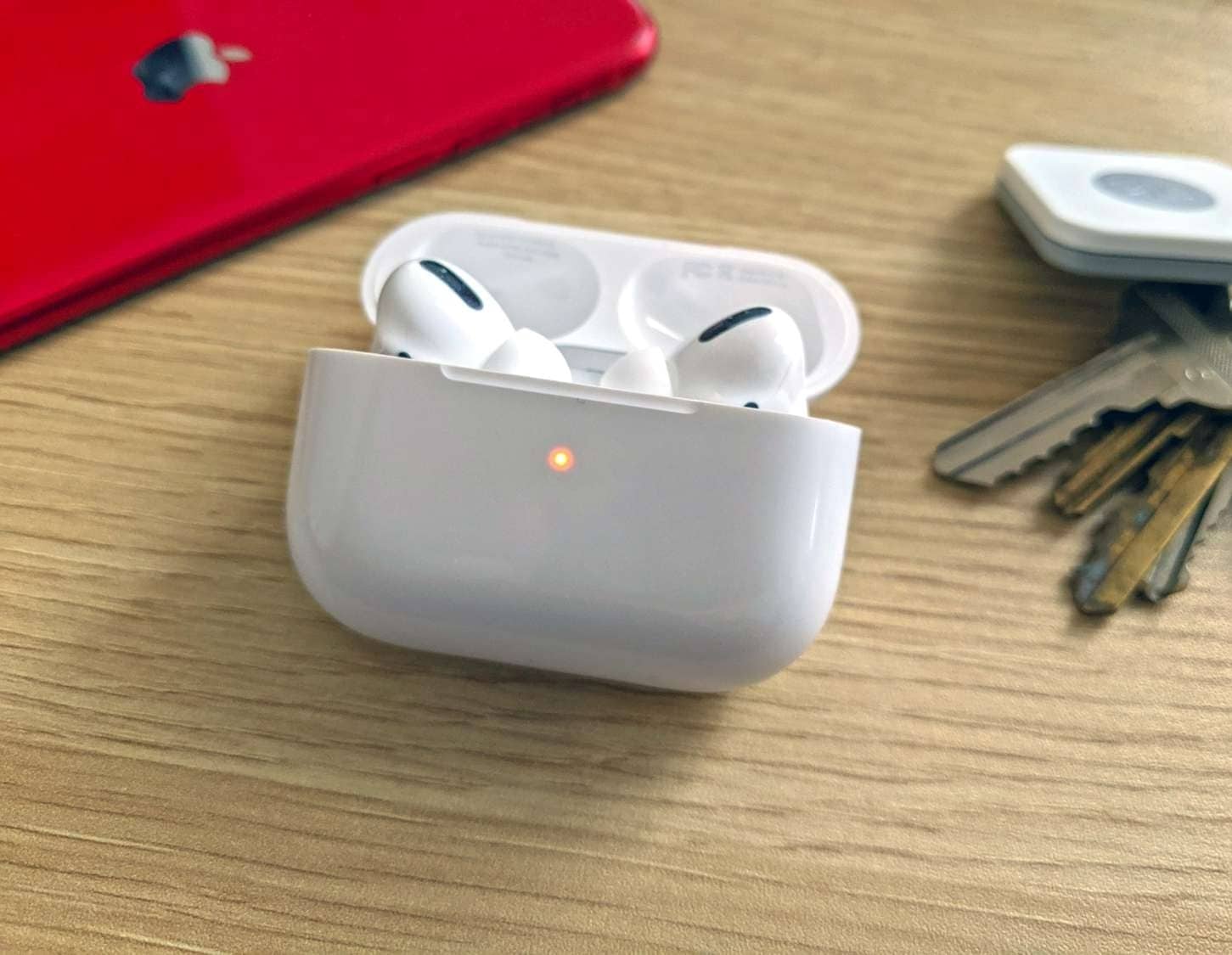 No Lights on AirPods Case / AirPods Pro But It's Charged?