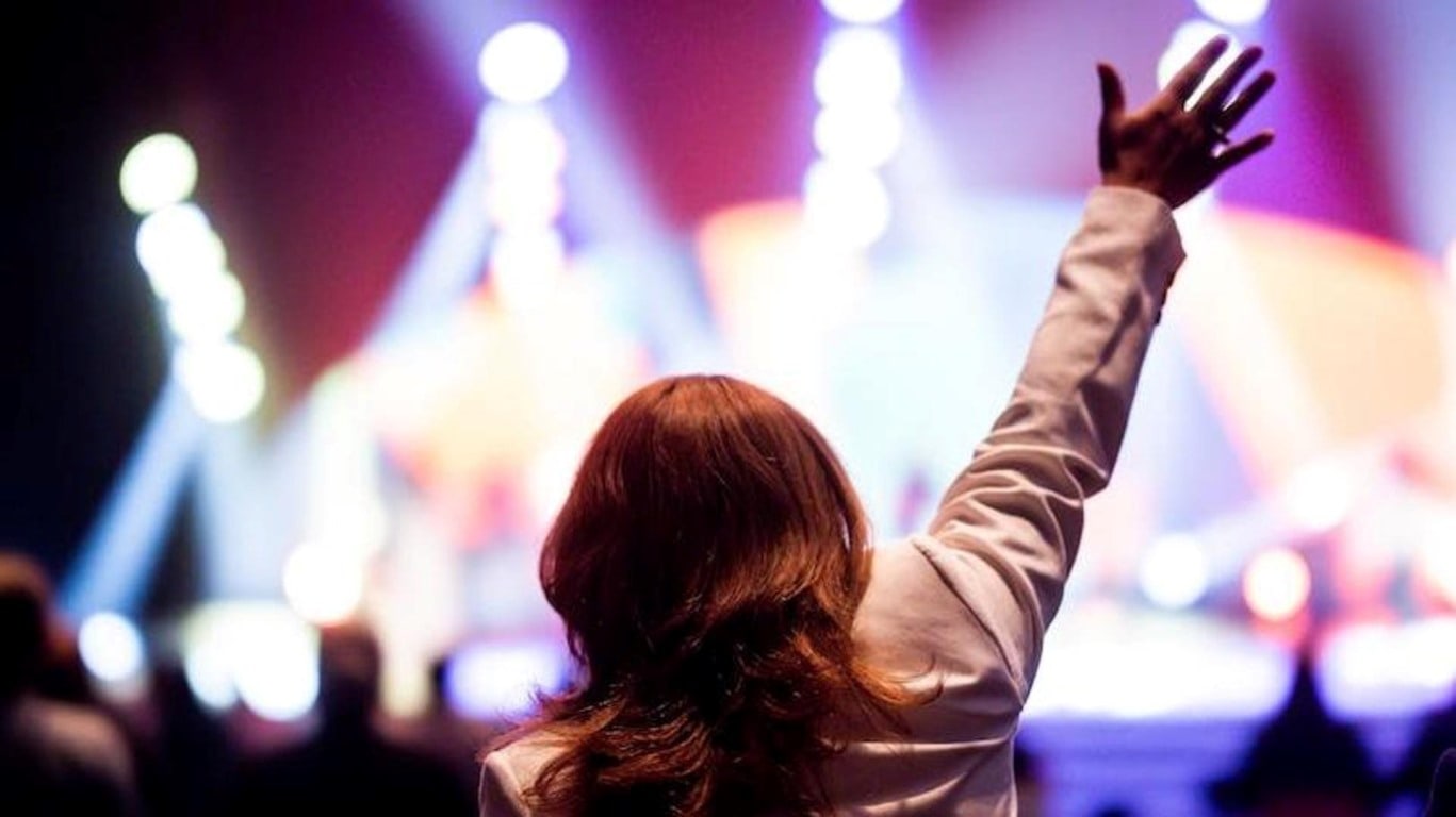 Going to a Concert Alone? My Advice! (No, It's Not Weird!)