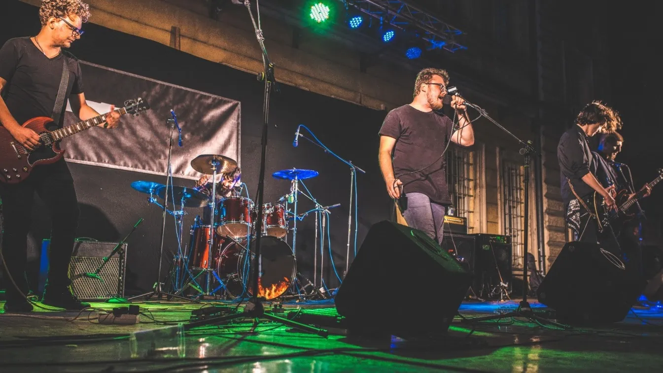 Average Stage Sizes for Bands & Concerts Typical Dimensions