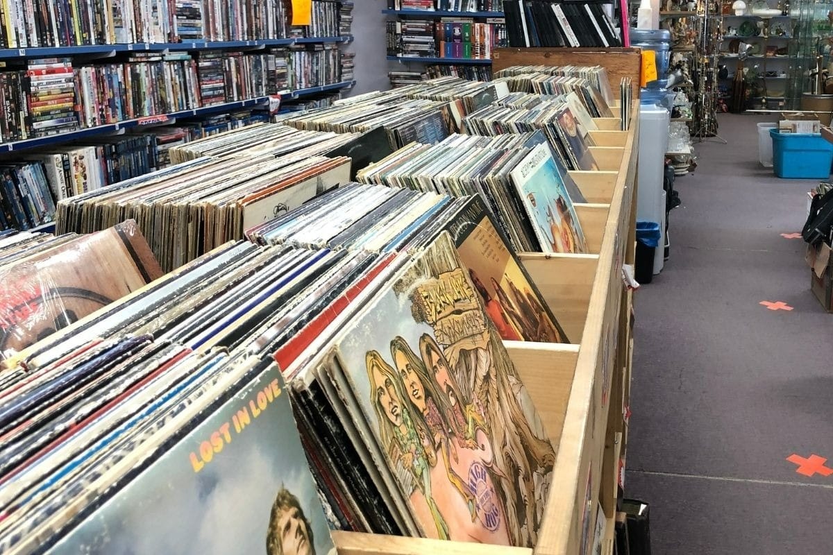 Where to Find Cheap Vinyl Records? Pro Tips!