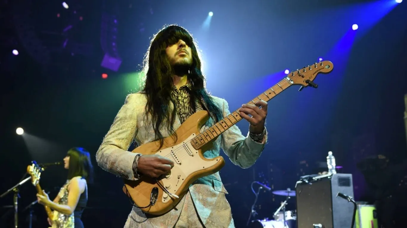 Khruangbin Guitar Tone - Amp Settings & Mark Speer Gear