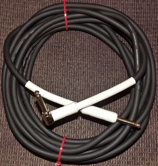 Pig Hog Right Angled Instrument Cable