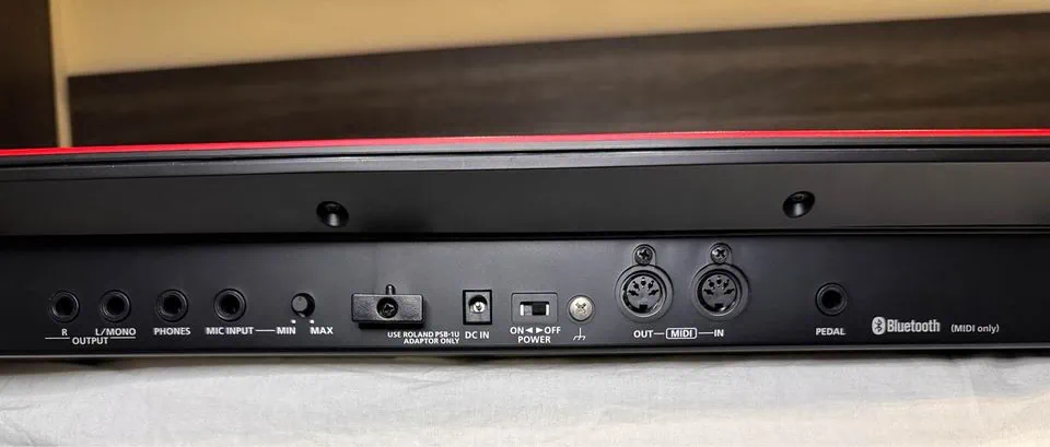 Roland AX-Edge Connectivity
