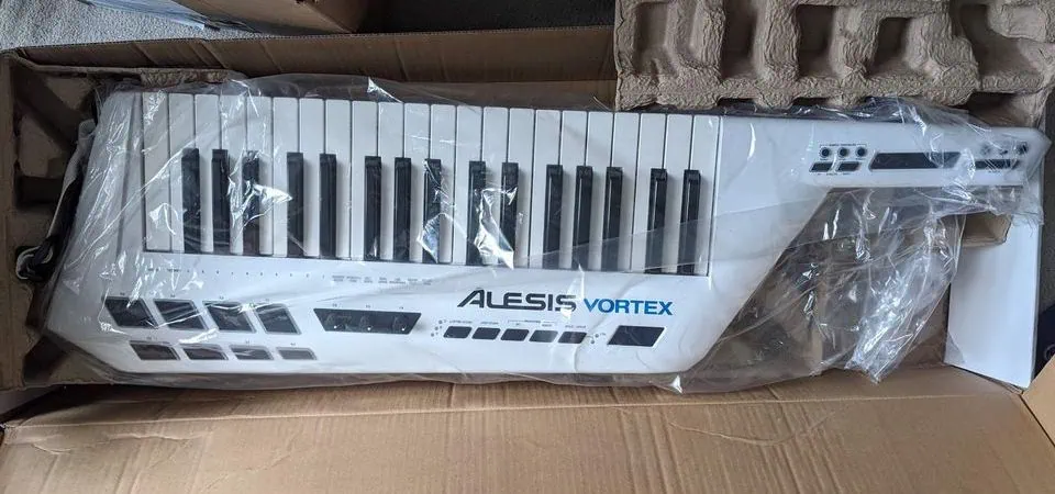 Unboxing the Alesis Vortex